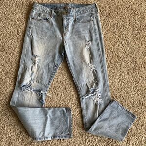 Light Wash American Eagle distressed distressed jeans size 10‎